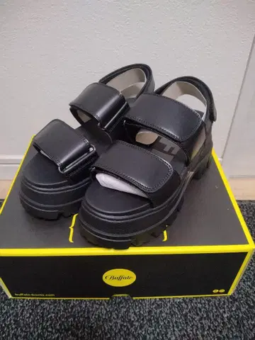새상품 Buffalo 버팔로 청키 밑창 샌들 통굽 23cm