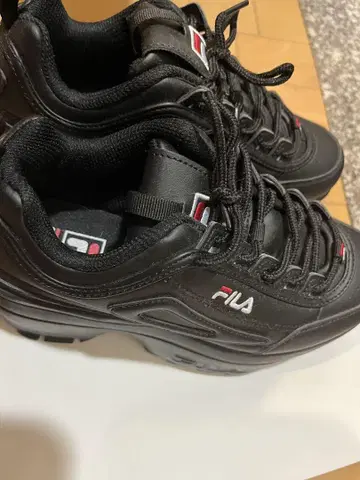 FILA 블랙 스니커즈