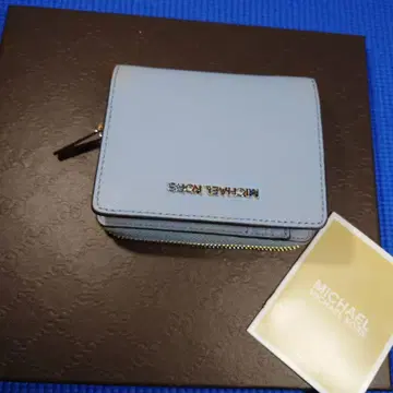 MICHAEL KORS 라이트 블루 접이식 지갑
