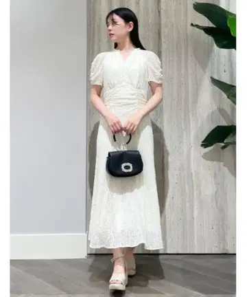 셀포드 스트레치 레이스 내로우 원피스 아이보리