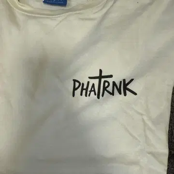 PHATRNK의 T셔츠