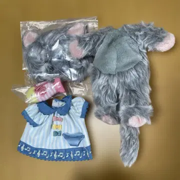 조이 앤 허 펫 피쉬 아웃핏