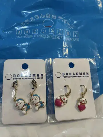 새상품 도라에몽 귀걸이 (양쪽 귀) 2세트