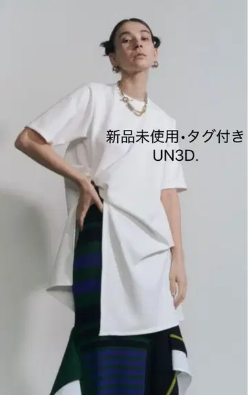 UN3D. 트위스트 하프 슬리브 탑