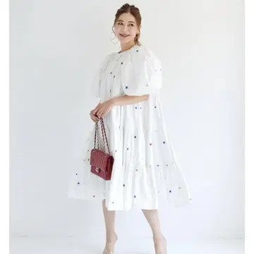 미사용 새상품 obli 화이트 별 자수 플레어 드레스