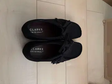 Clarks wallabee