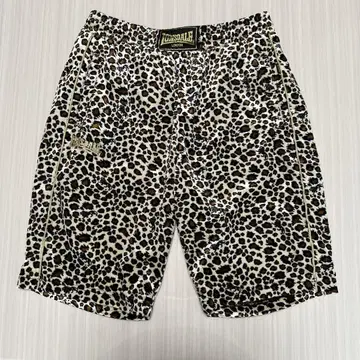 LONSDALE 레오파드 무늬 숏팬츠