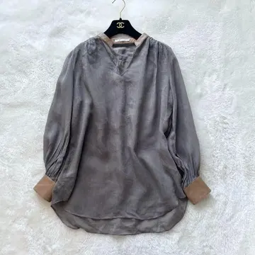 BEIGE. 베이지 폴리네 인조 가죽 콤비 블라우스 시어 셔츠