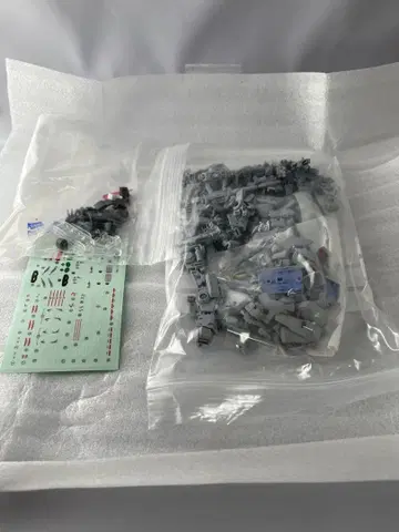 rg 시험 제작 1호기 제피랜서스 서페이서 분사 상태 건담 프라모델