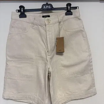 A.P.C. 베이지 숏팬츠 M 사이즈