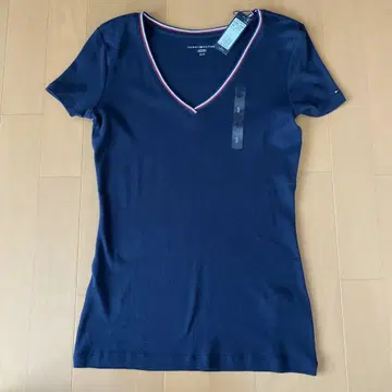 TOMMY HILFIGER 네이비 V넥 티셔츠 S