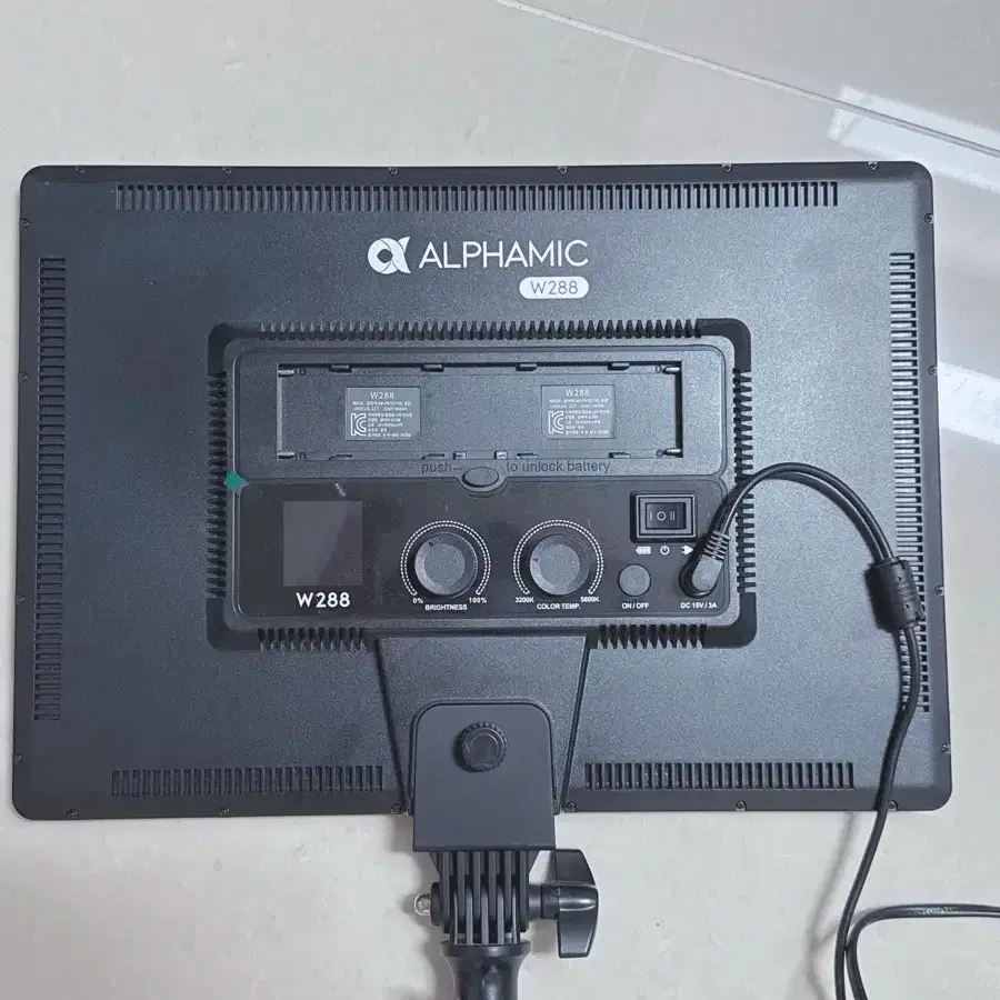 Alphamic W288 Lighting for Photography - New #방송용,#조명,#유튜브,#새상품,#추천 on  Bunjang Global Site.