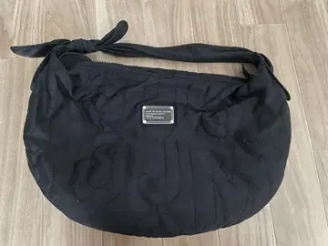 MARCJACOBS 원 숄더백 블랙 하프문 호보 퀼트