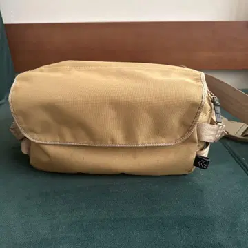 베이지 숄더백