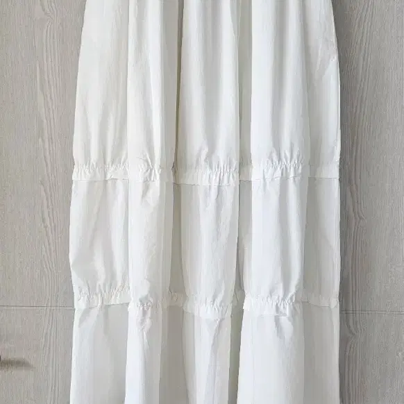【SUNBURN PROJECT】Asymmetric Midi Skirt★韓国人気★追跡付 Sunburn Project Asymmetric Midi Skirt, Size S on Bunjang