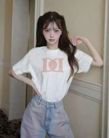 Darich 다리치 퀼팅 아플리케 비쥬 T셔츠