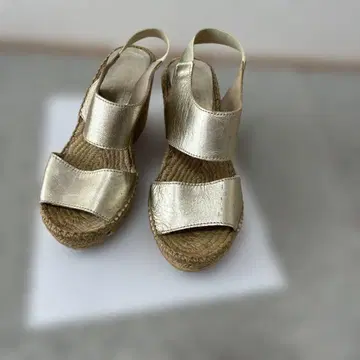 골드 웨지 샌들