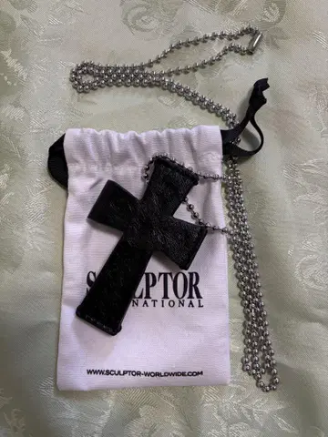 SCULPTOR Cross Leather Strap Wallet