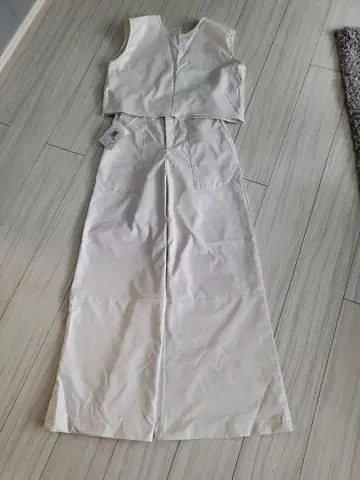 미사용 새상품 셋업 아이보리 슬리브리스 와이드 팬츠