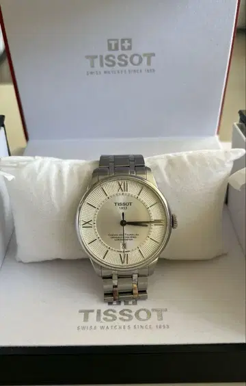TISSOT T-클래식 슈망 데 뚜렐 데이트 크로노미터