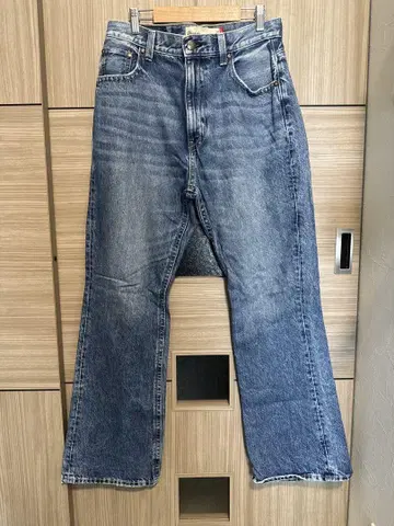 라이트 블루 부츠컷 데님
