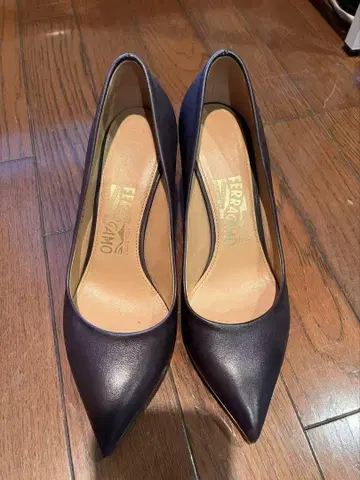 Ferragamo 다크 퍼플 하이힐 6.5B