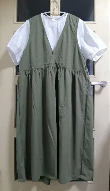 캐틀세종 카슈쿨 오버롤 스커트 카키색에 가까운 그레이 색상