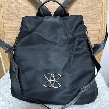 미사용 새상품 심플한 블랙 백팩