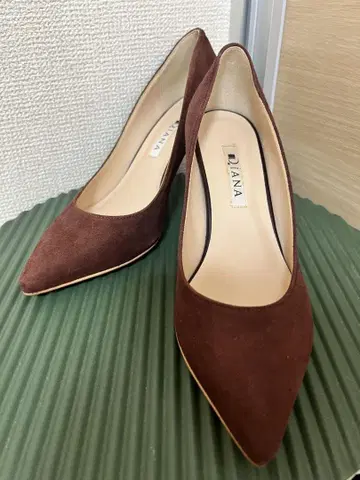 다이애나 스웨이드 펌프스