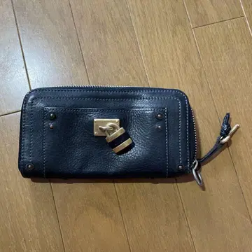 블랙 가죽 장지갑 스터드 장식