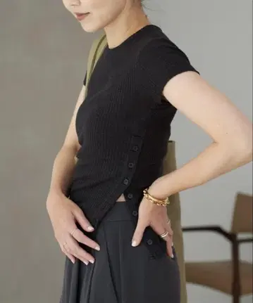 le / 르 SIDE BUTTON SLIT 상의 BLACK 당일 발송