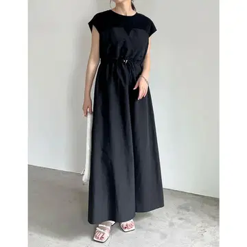 프렌치 슬리브 티셔츠 절개 드로스트 플레어 도킹 원피스