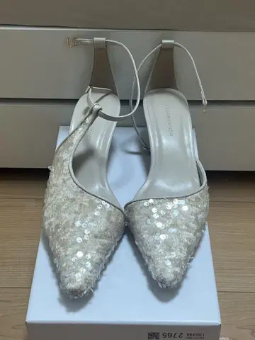 라그나문 비대칭 펌프스