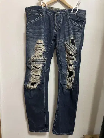 데미지 가공 다크 블루 데님 팬츠