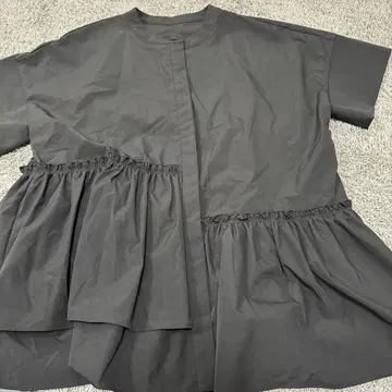 플라스테 비대칭 페플럼 블라우스