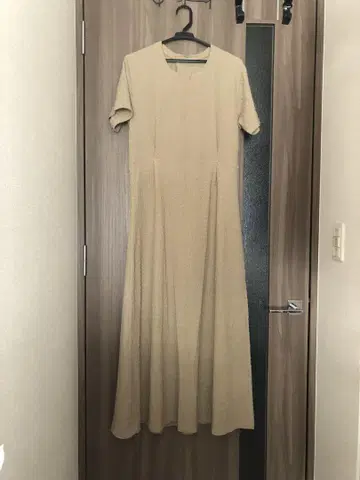 베이지 반팔 롱 원피스 F