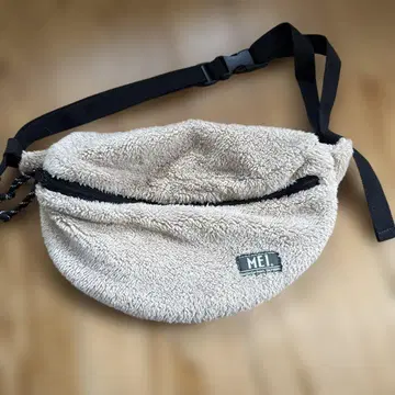 MEI 플리스 퍼니 팩 베이지