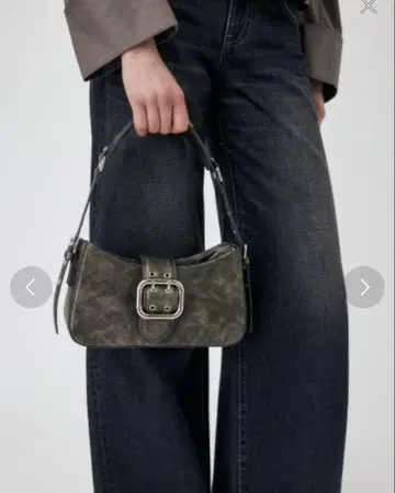 MOUSSY 메탈릭 그레이 숄더백