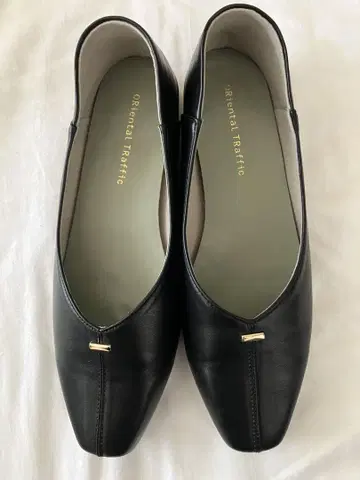 1회 착용 오리엔탈 트래픽 V컷 바부슈 23.0cm 펌프스