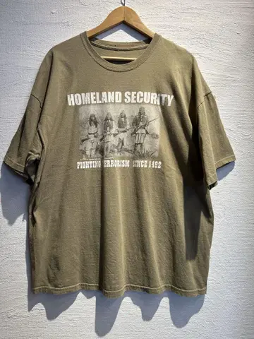 HOMELAND SECURITY 그래픽 티셔츠