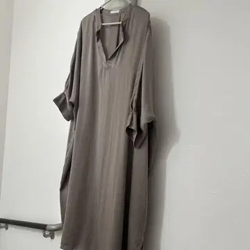 새상품급 롱 원피스 긴팔 V넥
