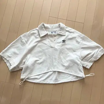 adidas originals 맨투맨 피케 셔츠 숏 기장 베이지