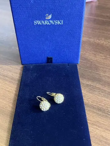 SWAROVSKI 스와로브스키 귀걸이 [양쪽 귀용] 파베 볼