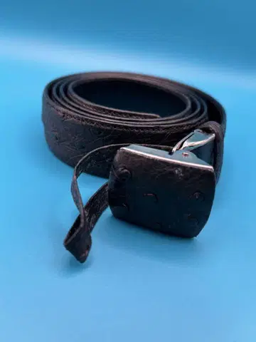 블랙 가죽 벨트 엠보싱 가공 실버 버클