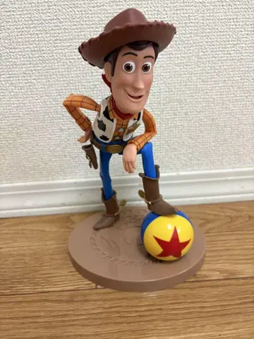 우디 피규어 공 포함 약 25cm