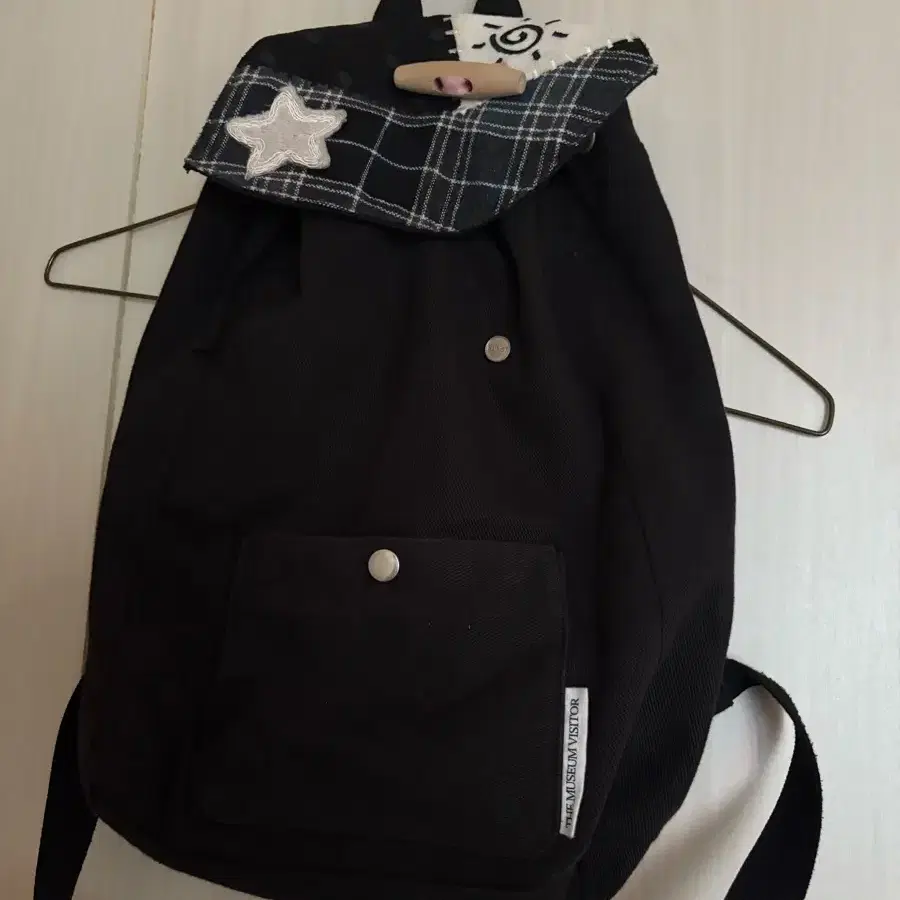 THE MUSEUM VISITOR★韓国★人気★FLOWER BROOCH BACKPACK THE MUSEUM VISITOR]☆韓国人気☆FLOWER BROOCH BACKPACK Hanbok