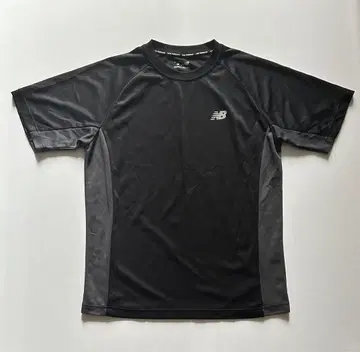 [ 심플 ] new balance 스포츠 웨어 반팔 티셔츠 블랙 계열 M