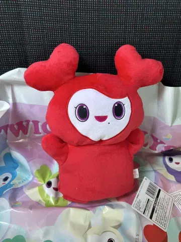 빨간색 캐릭터 봉제 인형