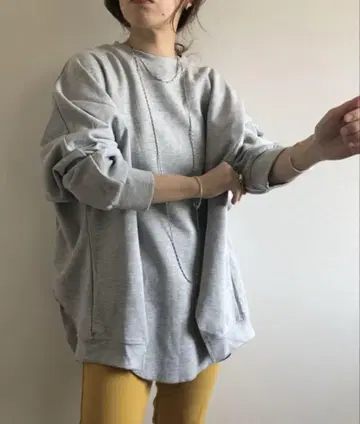 오버사이즈 비대칭 디자인 맨투맨