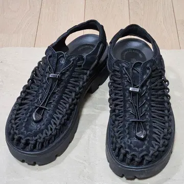 KEEN UNEEK PLT